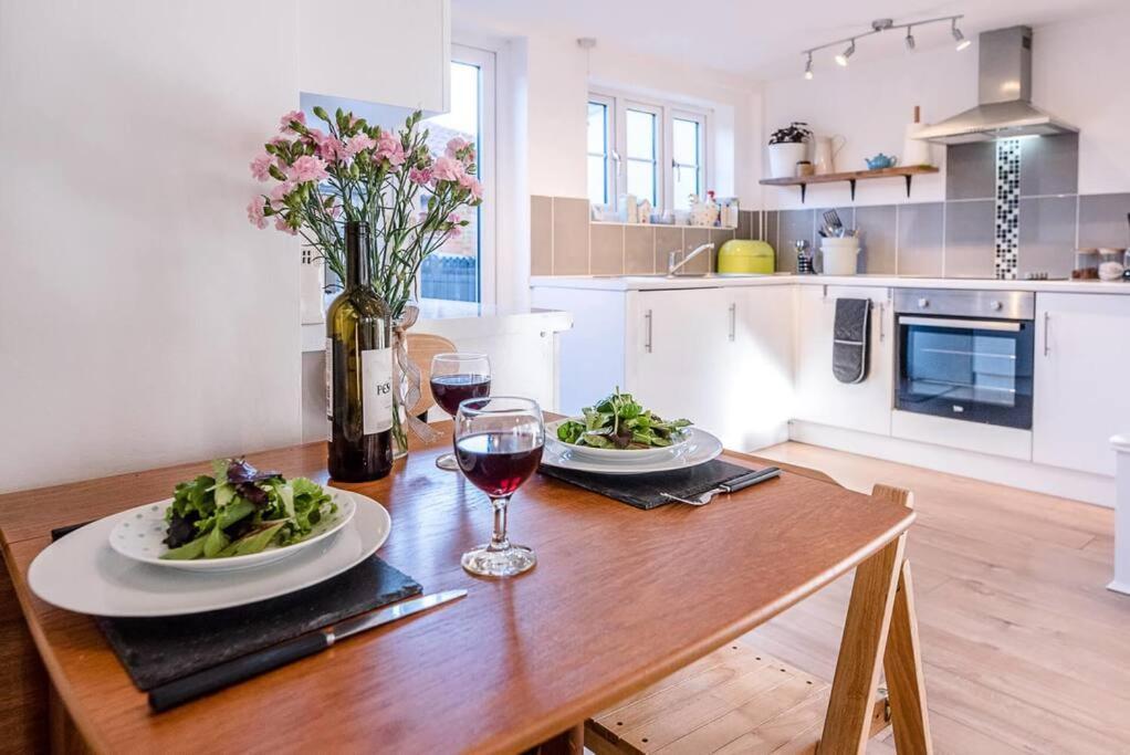 Button Cottage, Wickham Market Bagian luar foto