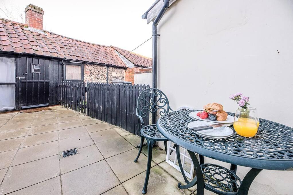 Button Cottage, Wickham Market Bagian luar foto