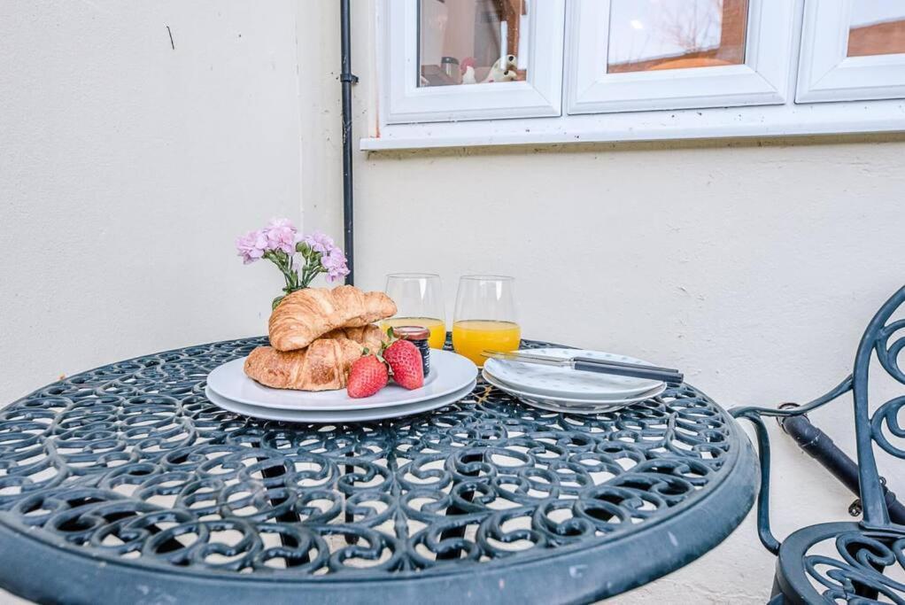 Button Cottage, Wickham Market Bagian luar foto